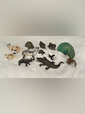 36 piece animal set - first picture of 12 are Schleich